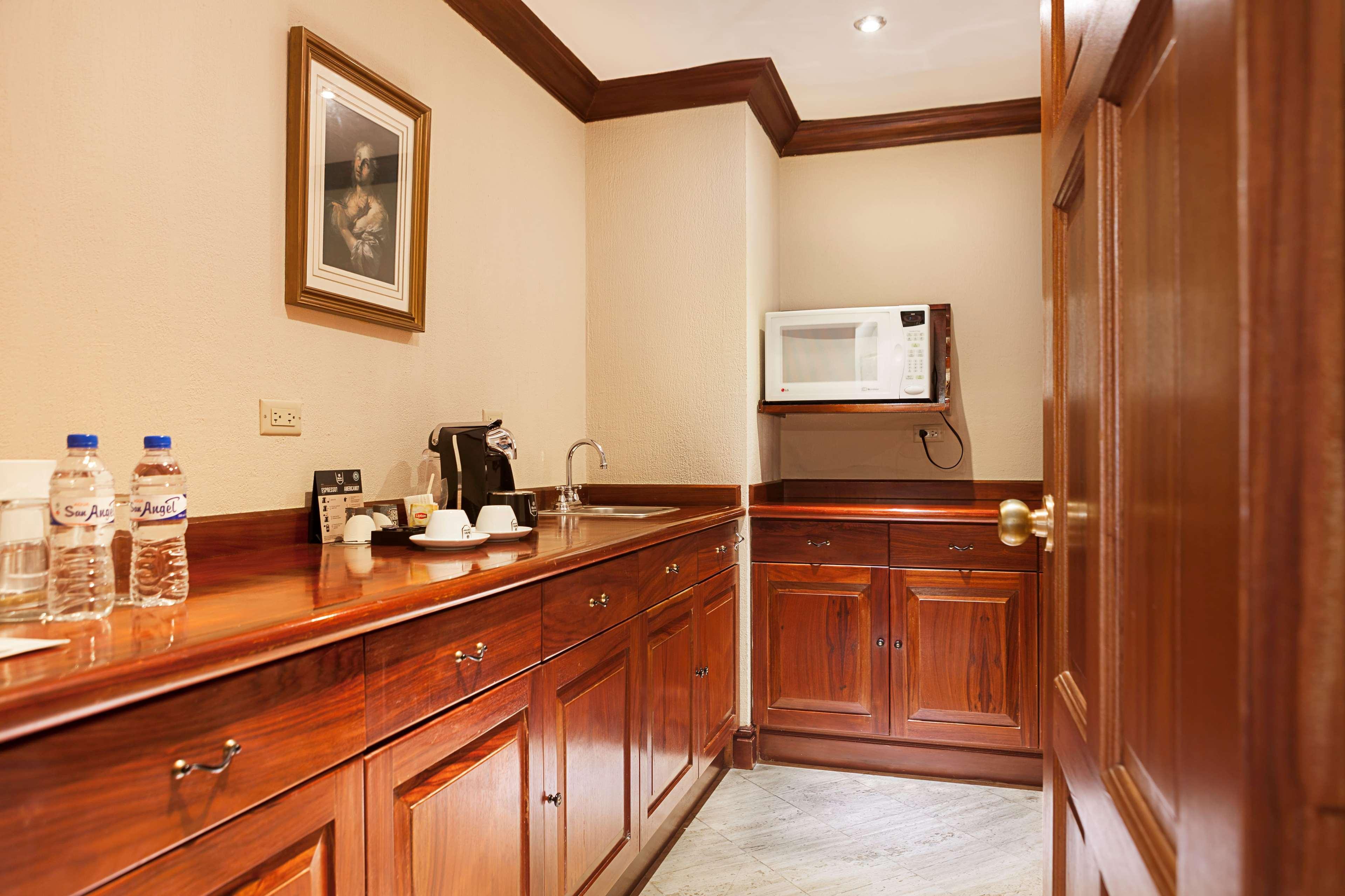 Wyndham San Jose Herradura Exterior photo A kitchenette in a hotel room