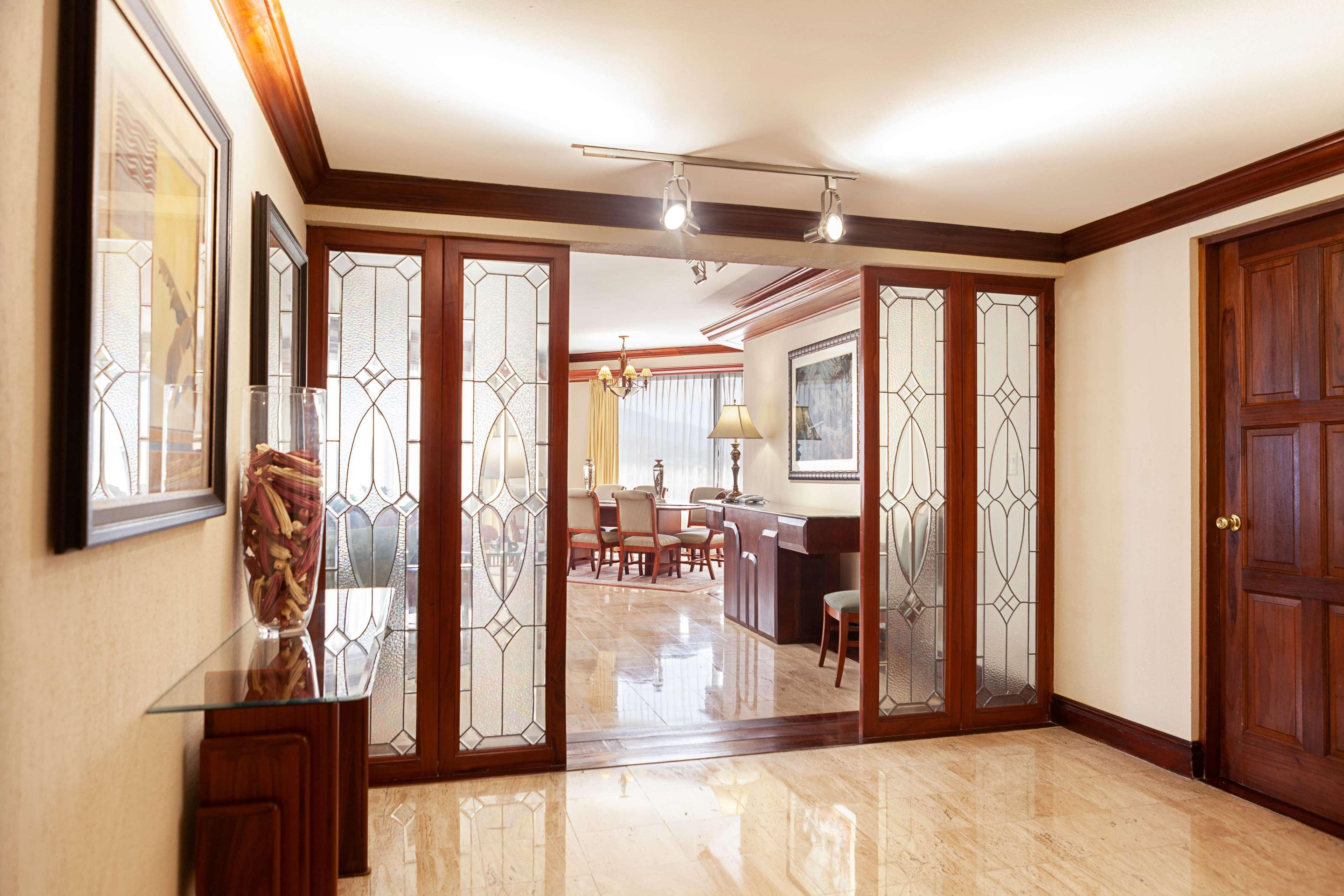 Wyndham San Jose Herradura Exterior photo A room divider