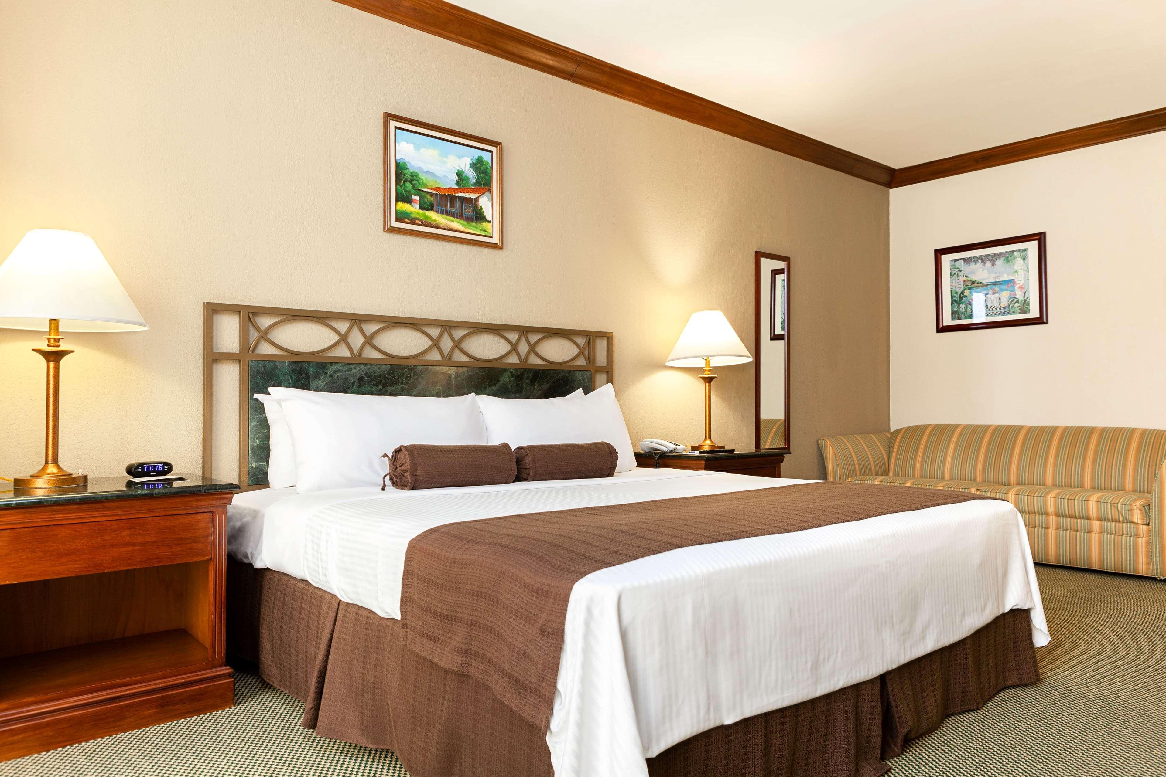 Wyndham San Jose Herradura Exterior photo A typical Best Western room