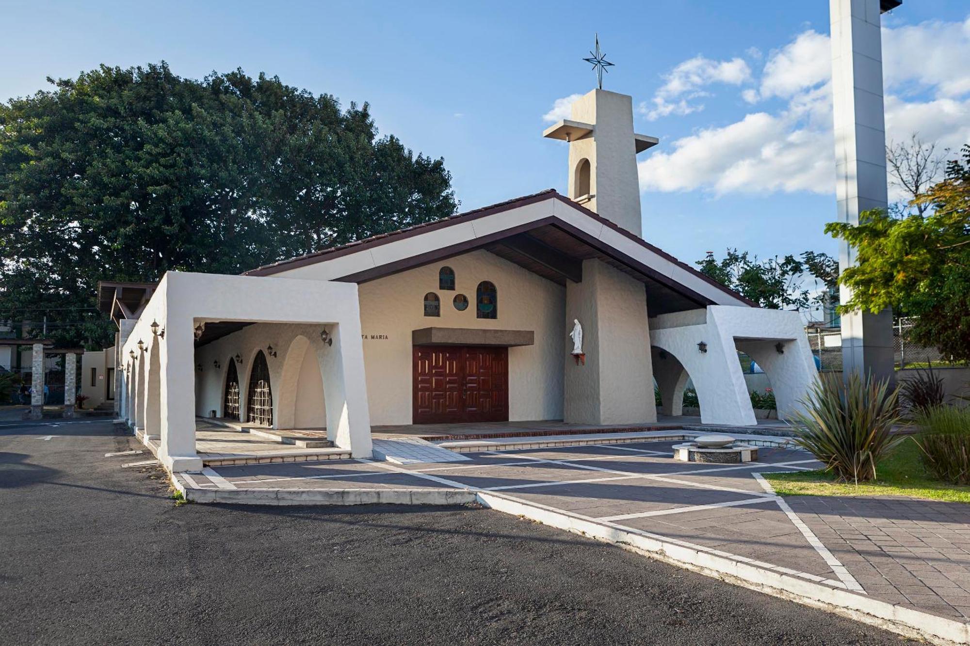 Wyndham San Jose Herradura Exterior photo The church of the town