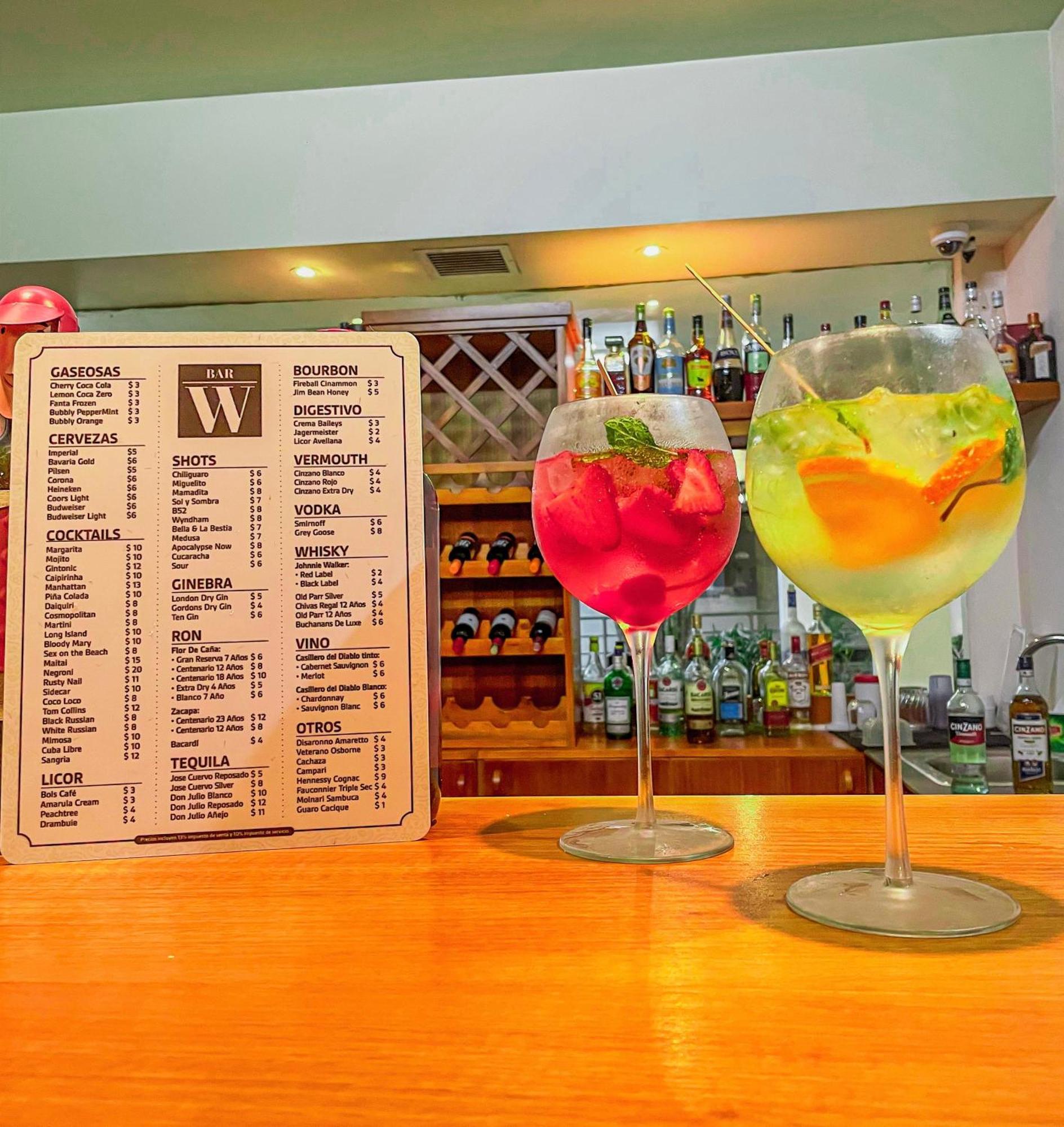 Wyndham San Jose Herradura Exterior photo A gin and tonic (left) and a strawberry and lime gin and tonic (right)
