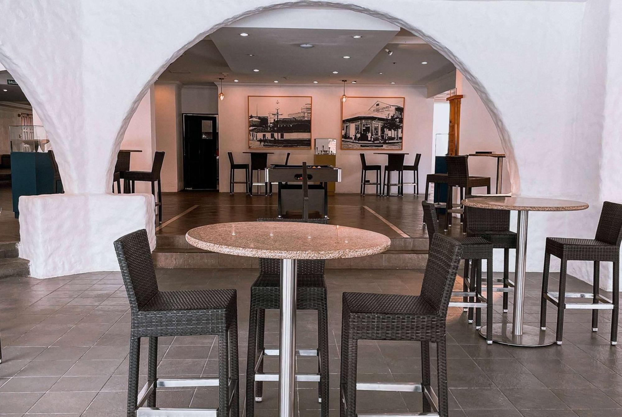 Wyndham San Jose Herradura Exterior photo The lounge at the airport