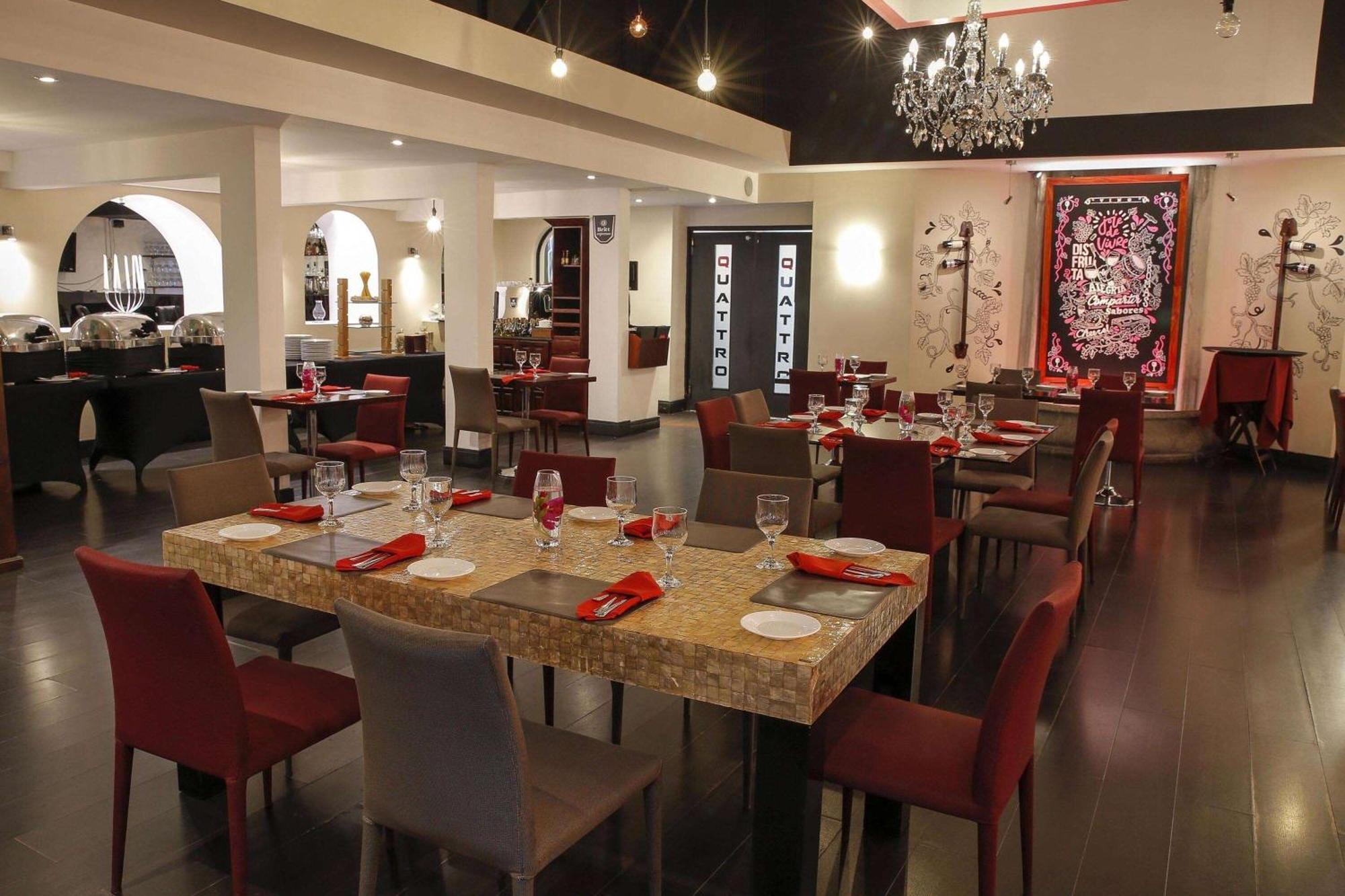 Wyndham San Jose Herradura Exterior photo The interior of the restaurant