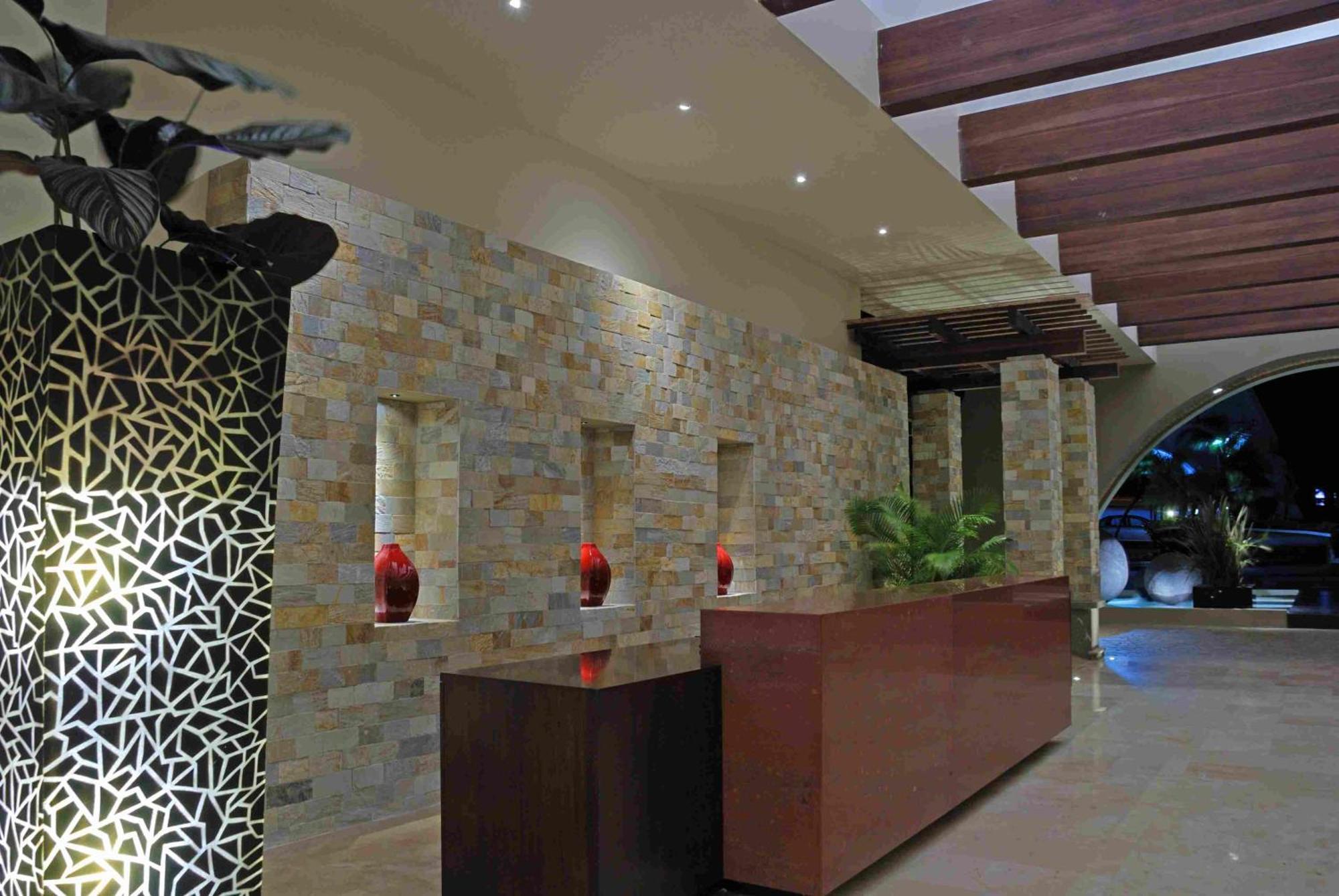 Wyndham San Jose Herradura Interior photo Interior of the hotel