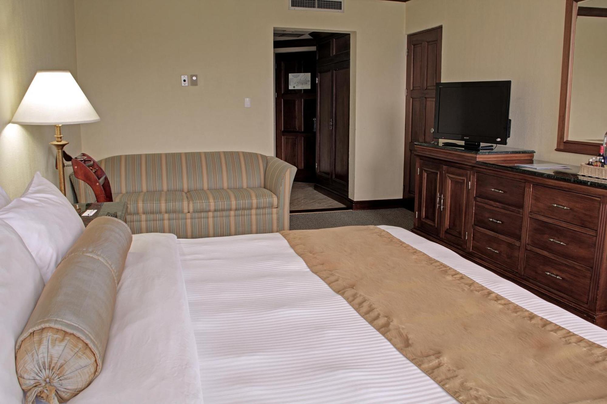 Wyndham San Jose Herradura Exterior photo A room at the hotel